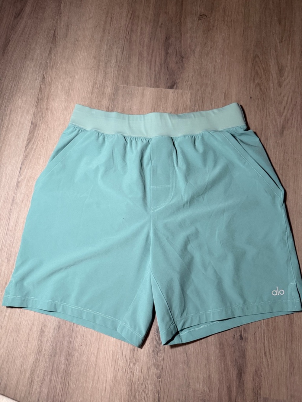 ALO Yoga Men’s Aqua Green Athletic Shorts